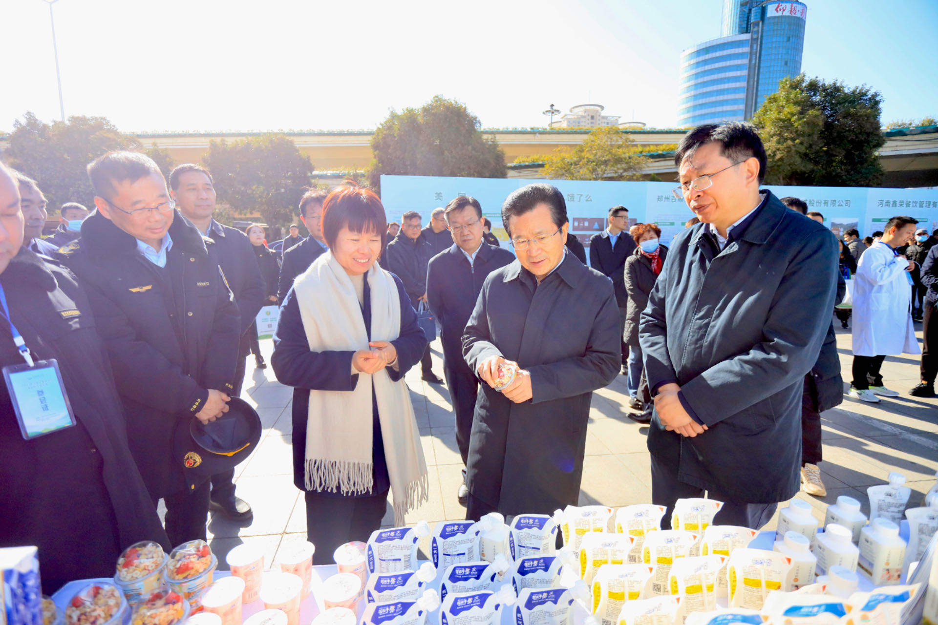 花花牛丨落實(shí)食品生產(chǎn)加工企業(yè)質(zhì)量安全主體責(zé)任，助力人民群眾生活更美好——2023年河南省暨鄭州食品安全宣傳周啟動(dòng)儀式隆重舉行