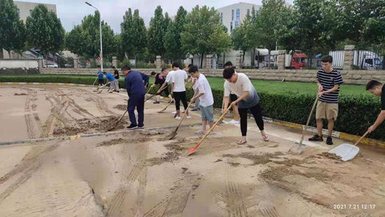 微光匯聚、風雨同舟，我們一起扛！